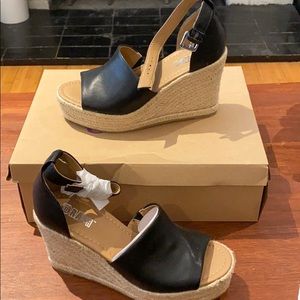 Never been worn Stylish platform sandals